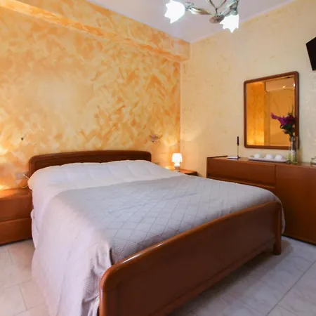 2 Bedroom Stunning In Lägenhet Mascali