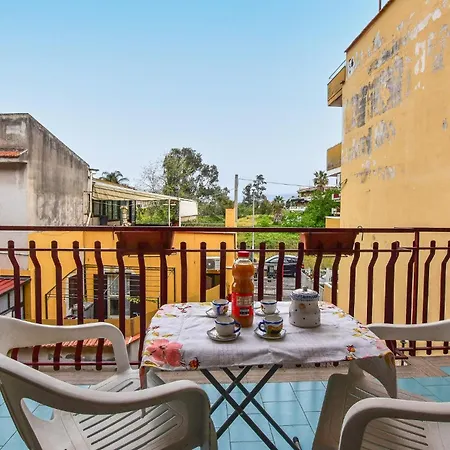 2 Bedroom Stunning In Lägenhet